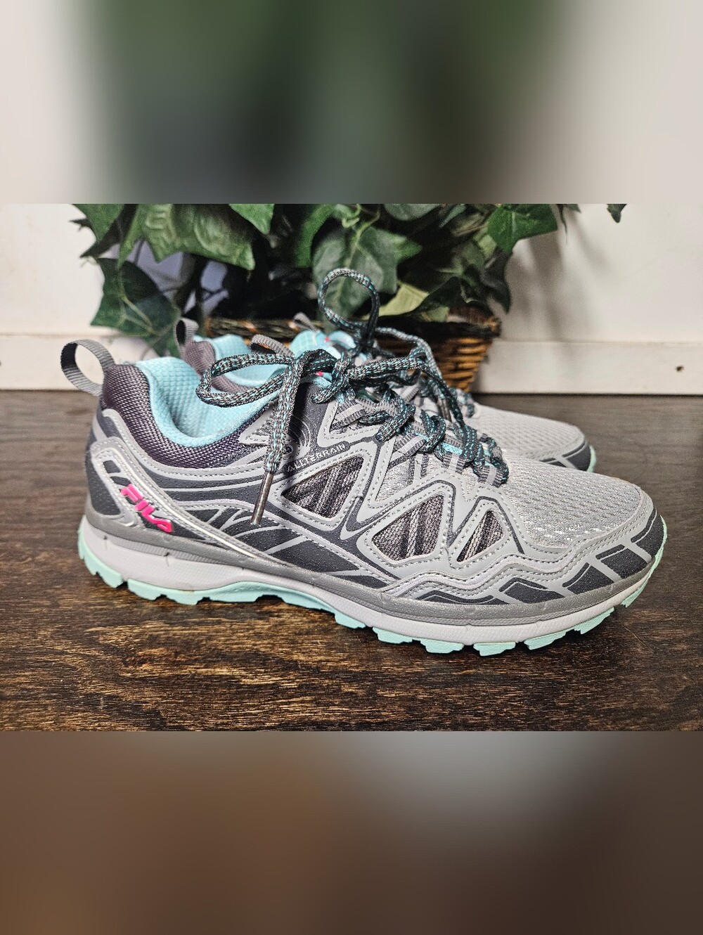 Women's size 9 FILA sneakers
